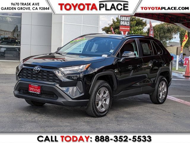 Used 2025 Toyota RAV4 XLE AWD/4WD image 1
