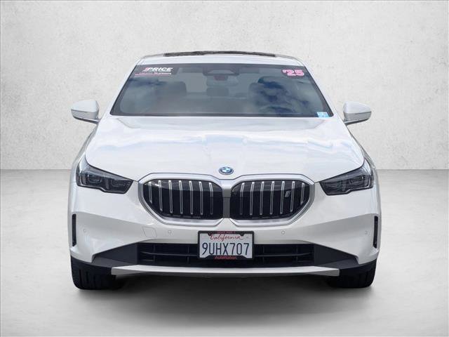 Used 2025 BMW i5 eDrive40i w/ Premium Package image 2