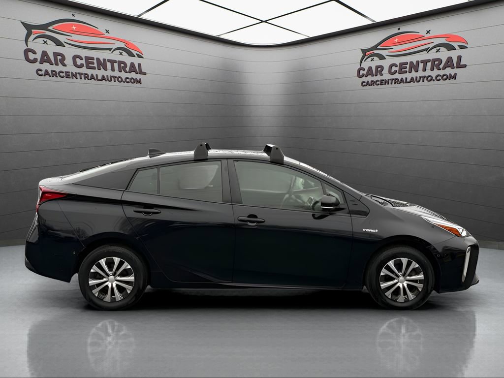 Used 2020 Toyota Prius LE image 7