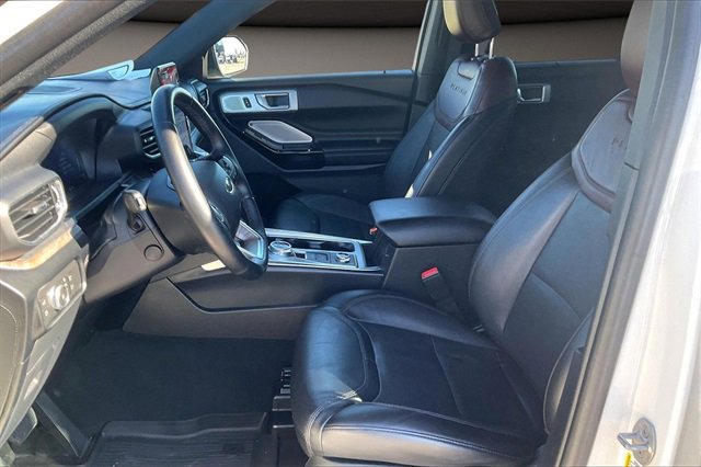 Used 2022 Ford Explorer Platinum w/ Technology Package image 12