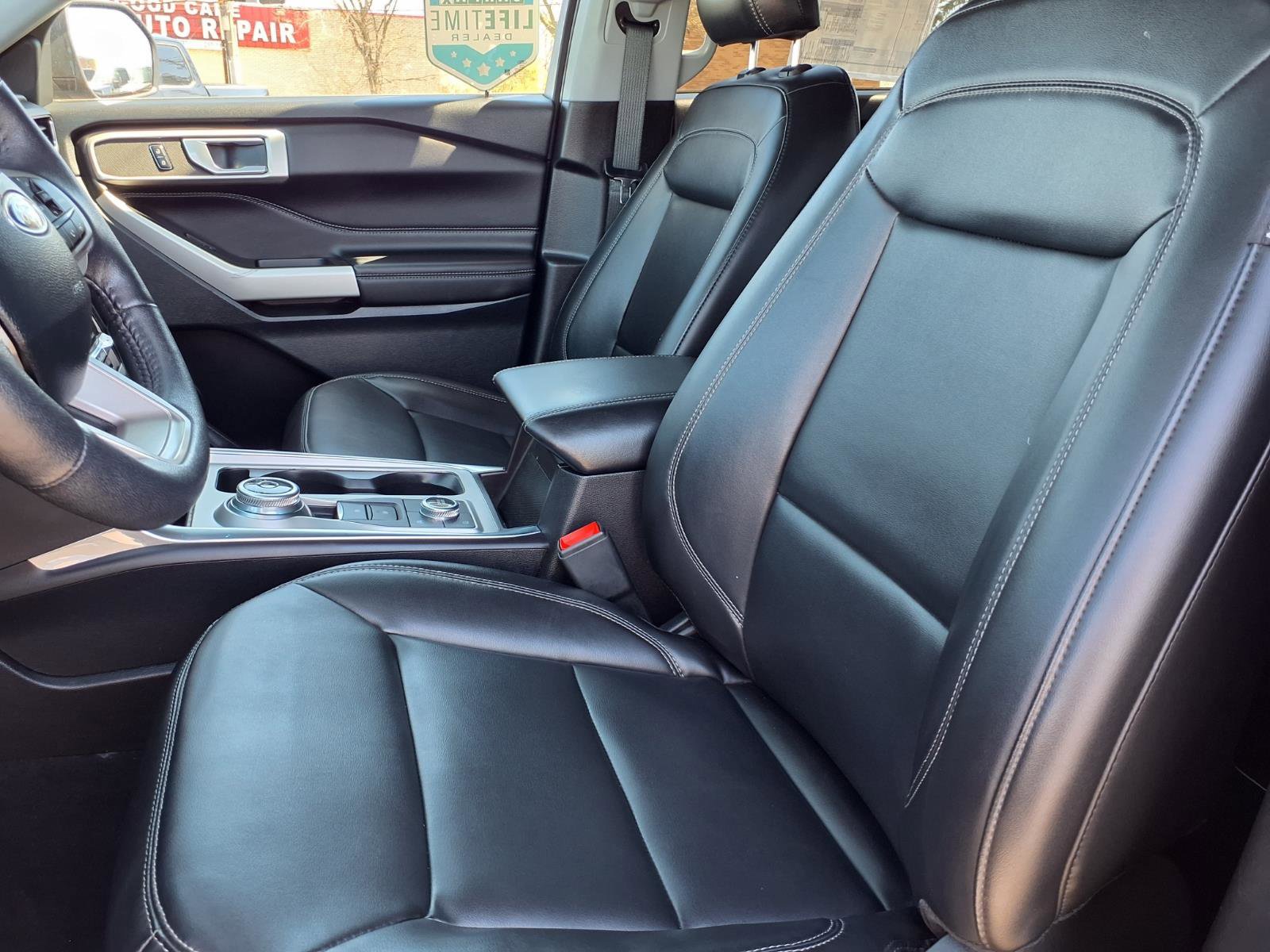 Used 2024 Ford Explorer XLT w/ Equipment Group 202A AWD/4WD image 3