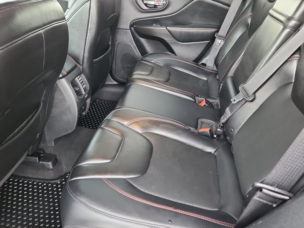 Used 2019 Jeep Cherokee Trailhawk w/ Cold Weather Group image 10