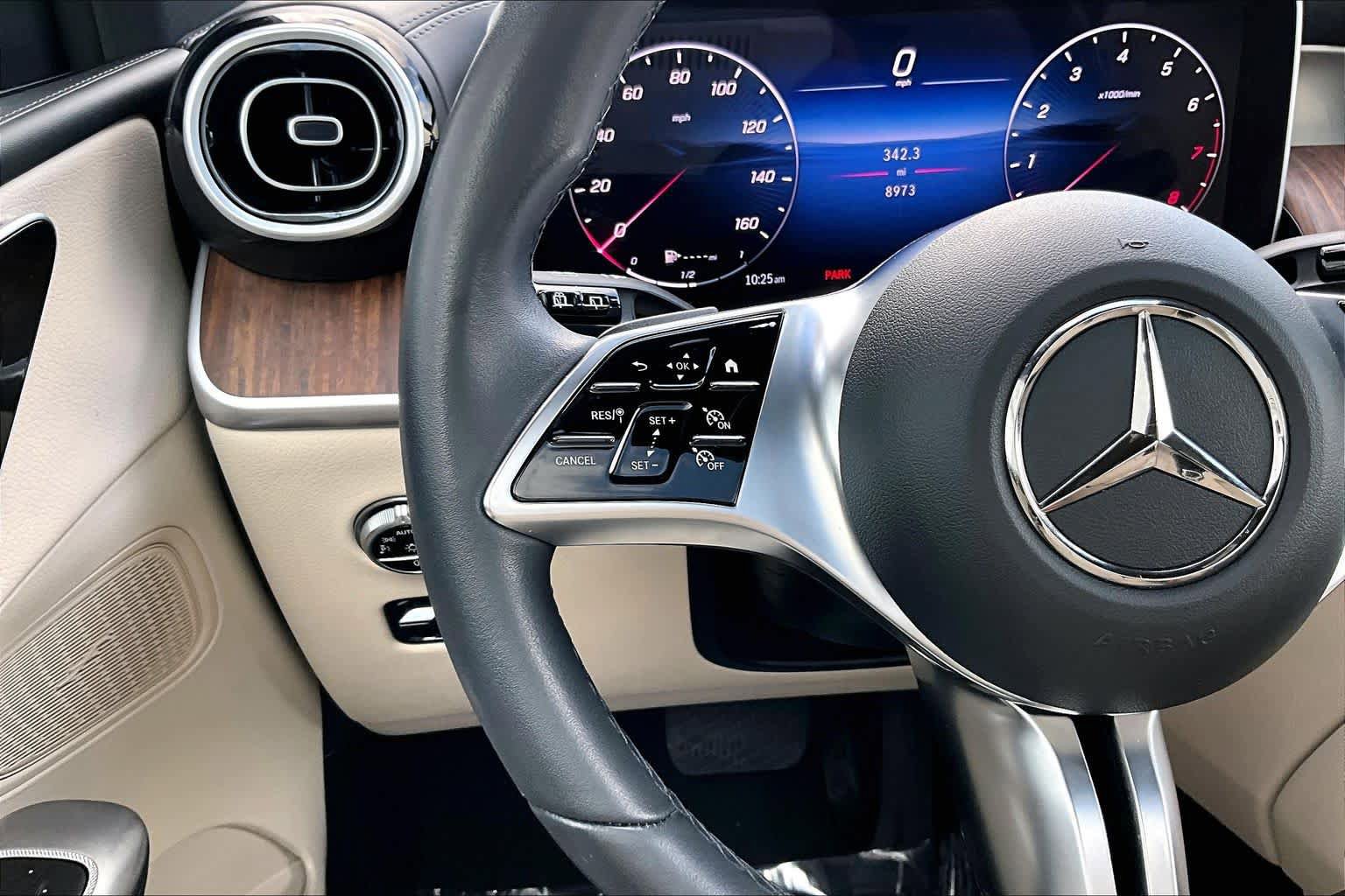 Used 2025 Mercedes-Benz GLC 300 image 21
