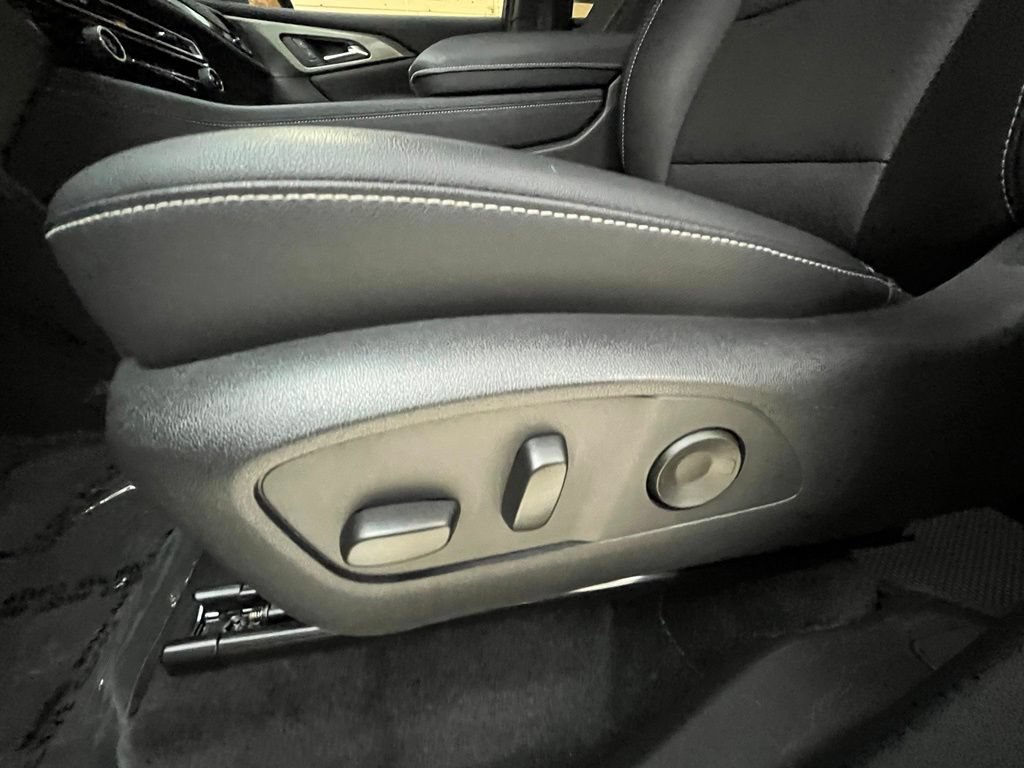 Used 2025 Chevrolet Traverse LT w/ Driver Confidence Package AWD/4WD image 40
