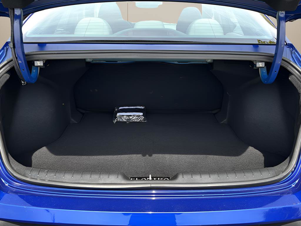 Used 2025 Hyundai Elantra Sport FWD image 10