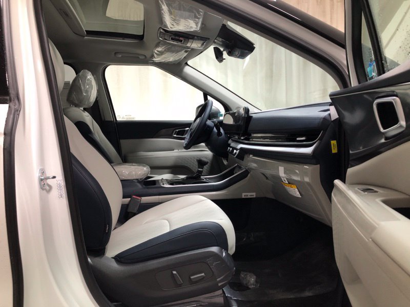 New 2026 Kia Carnival SX w/ SX Dark Edition Package FWD image 14