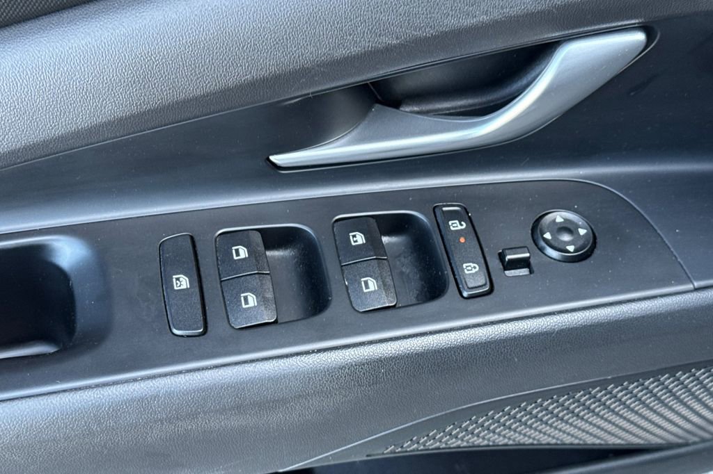 Used 2024 Hyundai Elantra SE image 15