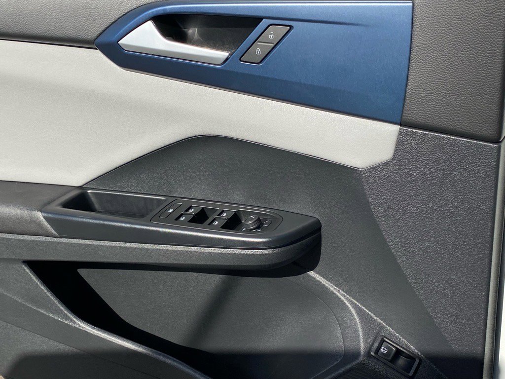 Certified 2023 Volkswagen Taos SE w/ Panoramic Sunroof Package image 19