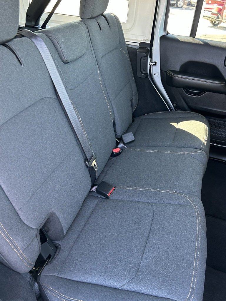 Used 2024 Jeep Wrangler Sahara image 18