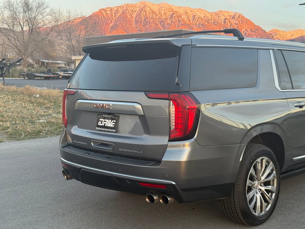Used 2021 GMC Yukon XL Denali w/ Denali Premium Package image 10