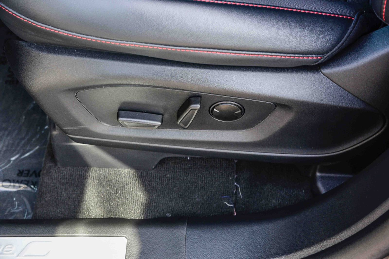 Used 2025 Ford Explorer ST-Line w/ Premium Package image 20