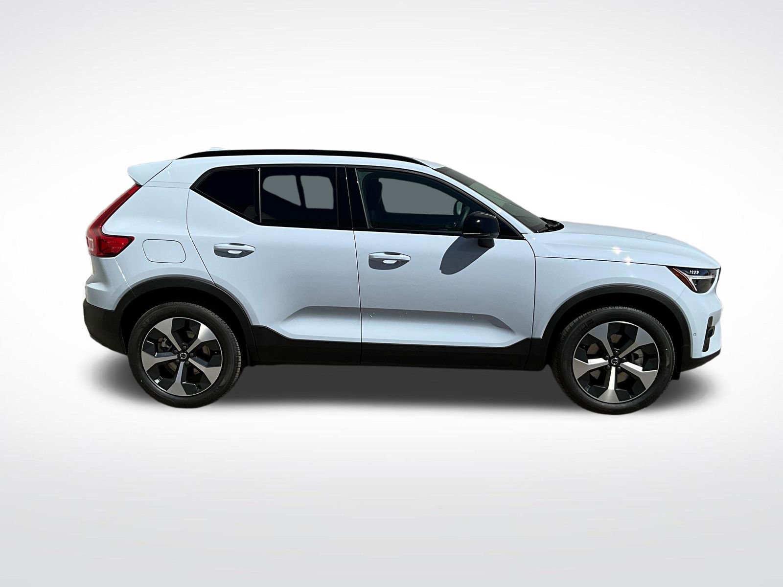 New 2026 Volvo XC40 B5 Plus w/ Climate Package AWD/4WD image 6