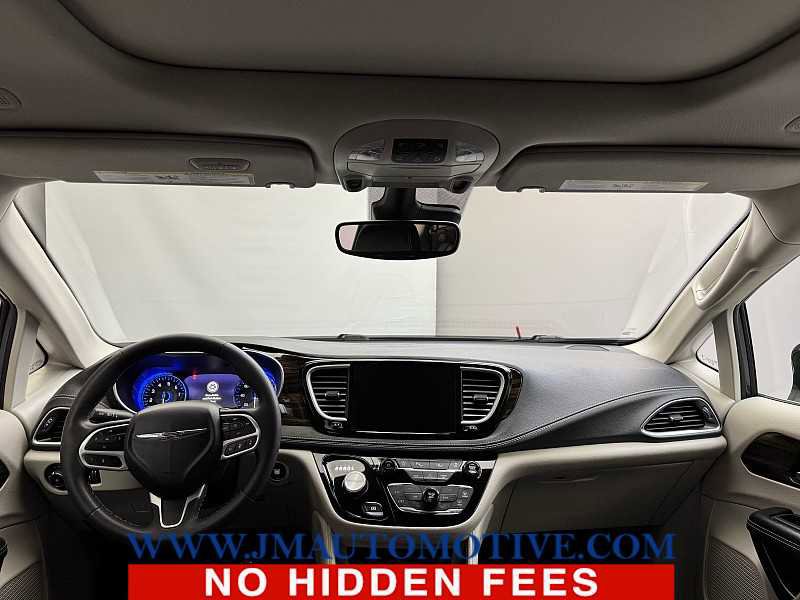 Used 2023 Chrysler Pacifica Limited image 12