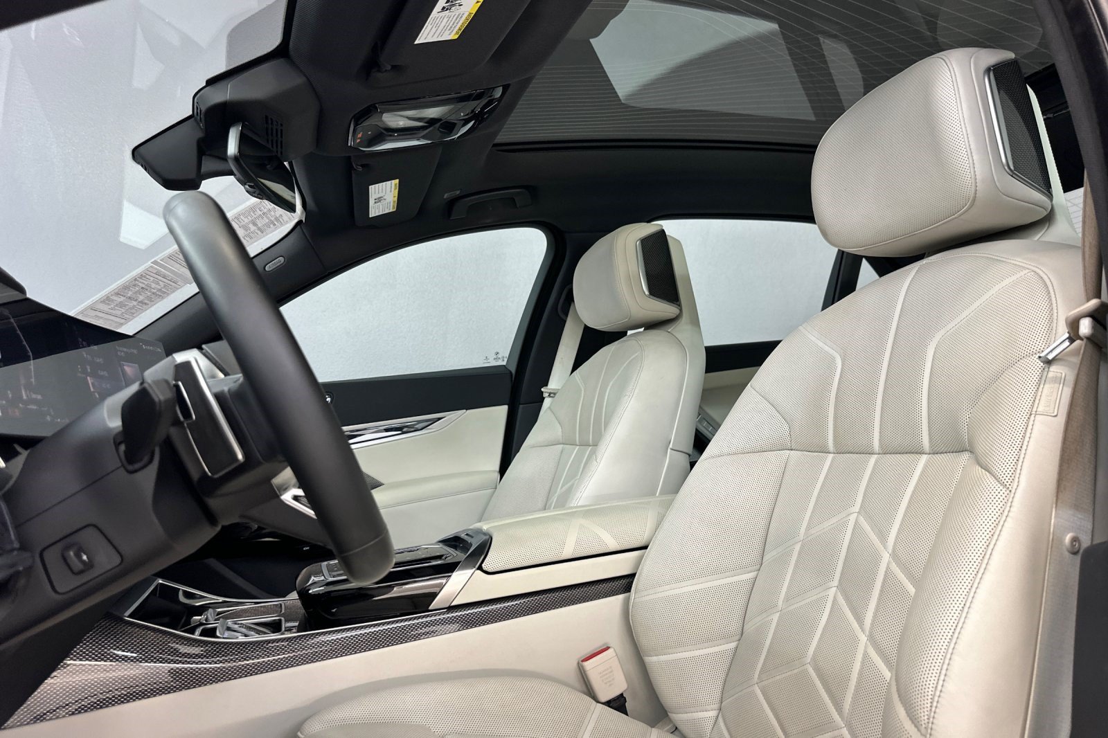 Certified 2023 BMW 740i RWD image 5
