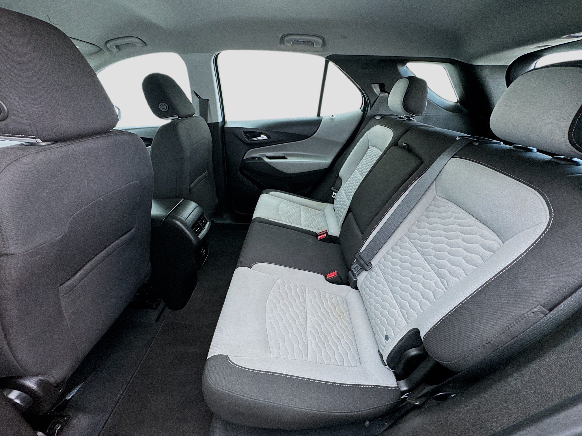 Used 2021 Chevrolet Equinox LS FWD image 15