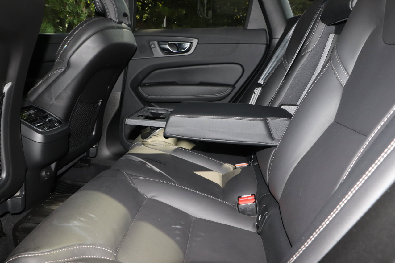 Used 2022 Volvo XC60 B5 Inscription w/ Advanced Package image 25