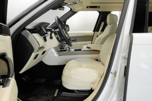 Used 2025 Land Rover Range Rover SE AWD/4WD image 5