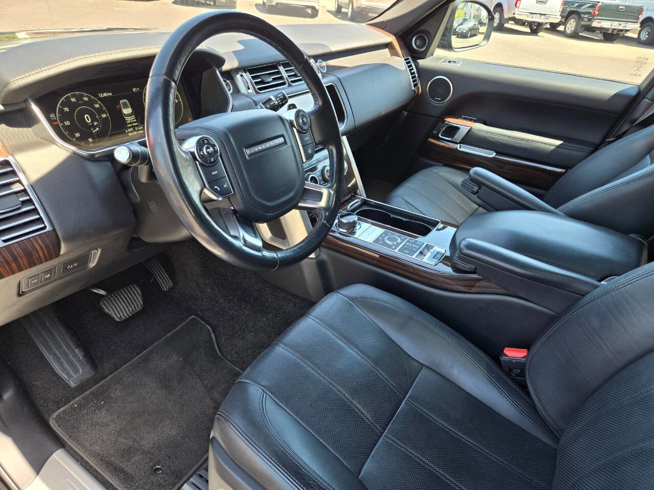 Used 2017 Land Rover Range Rover HSE image 14