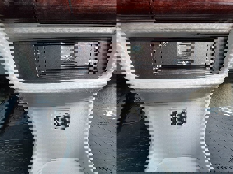 Used 2014 Toyota Sienna XLE image 45