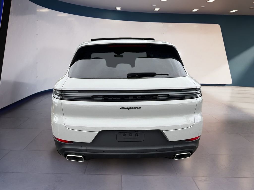 Used 2024 Porsche Cayenne image 4