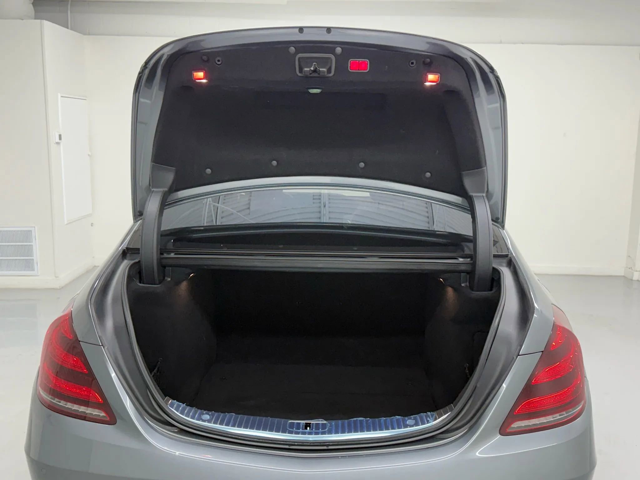 Used 2018 Mercedes-Benz S 560 4MATIC Sedan image 38