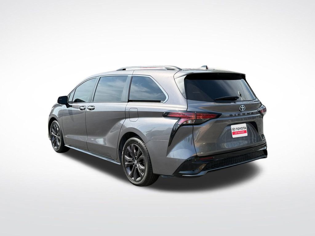 Certified 2022 Toyota Sienna XSE image 3