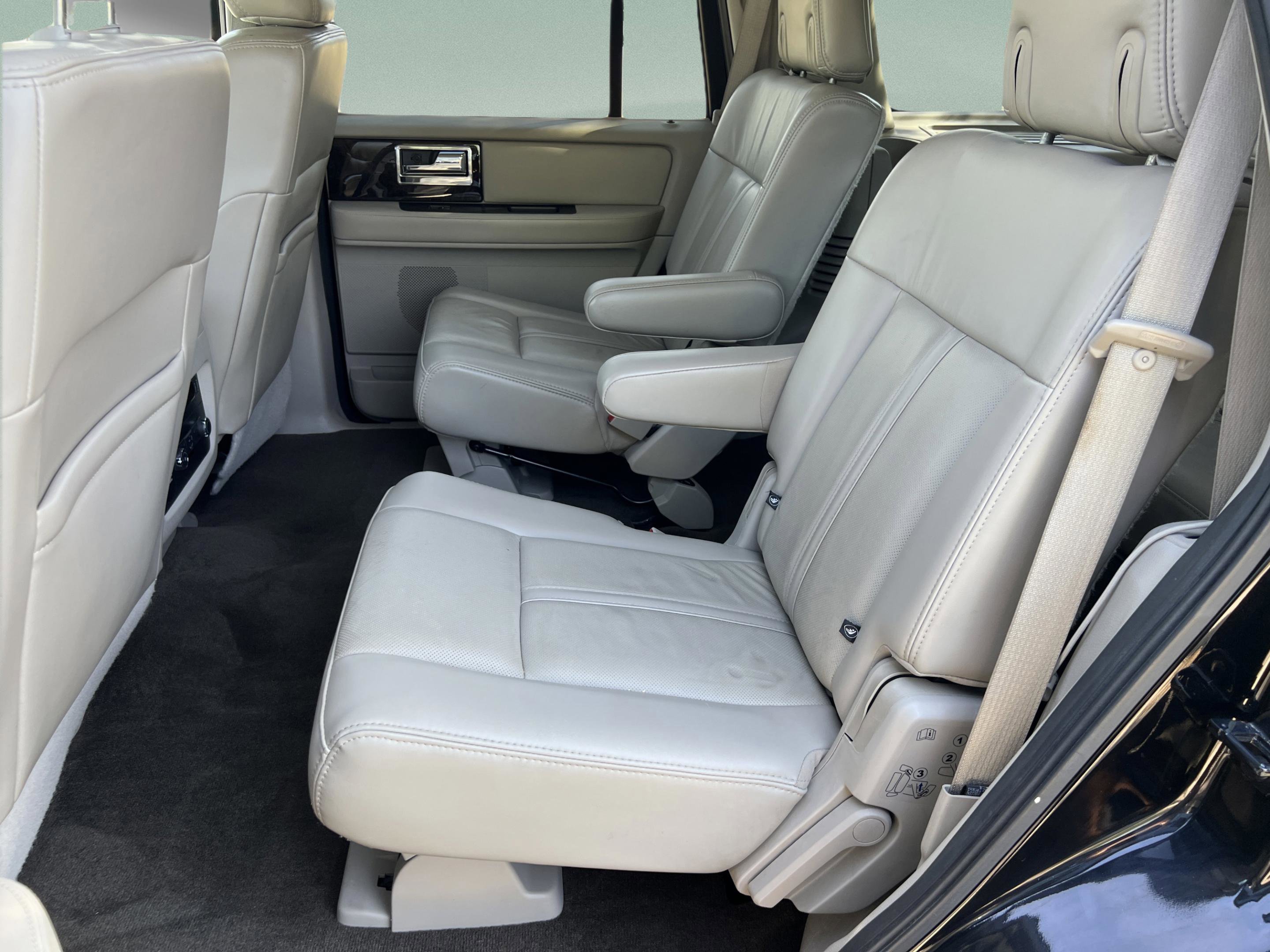 Used 2017 Lincoln Navigator Select image 31