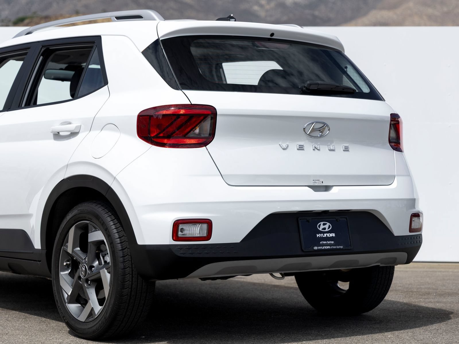 Used 2025 Hyundai Venue SEL FWD image 5