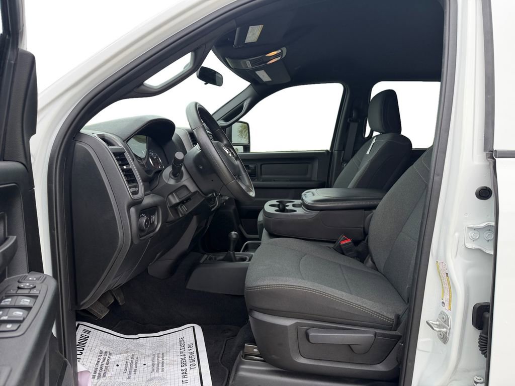 Used 2024 RAM 2500 Tradesman w/ Chrome Appearance Group AWD/4WD image 9