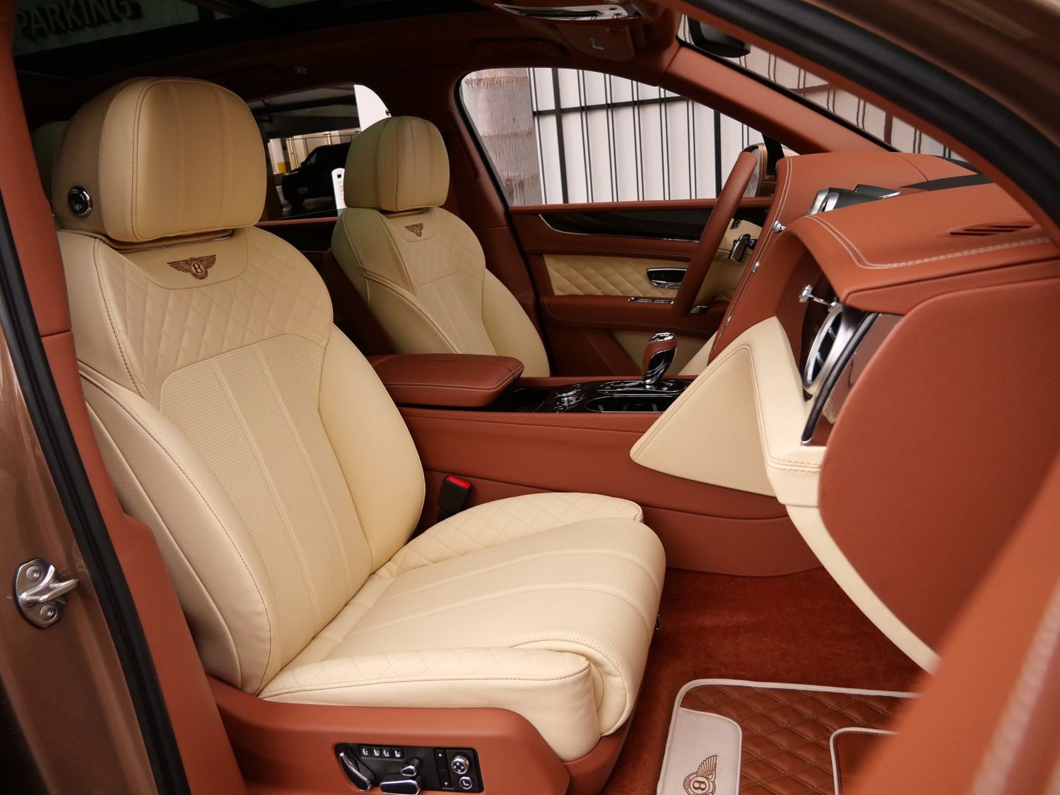 Used 2017 Bentley Bentayga image 25