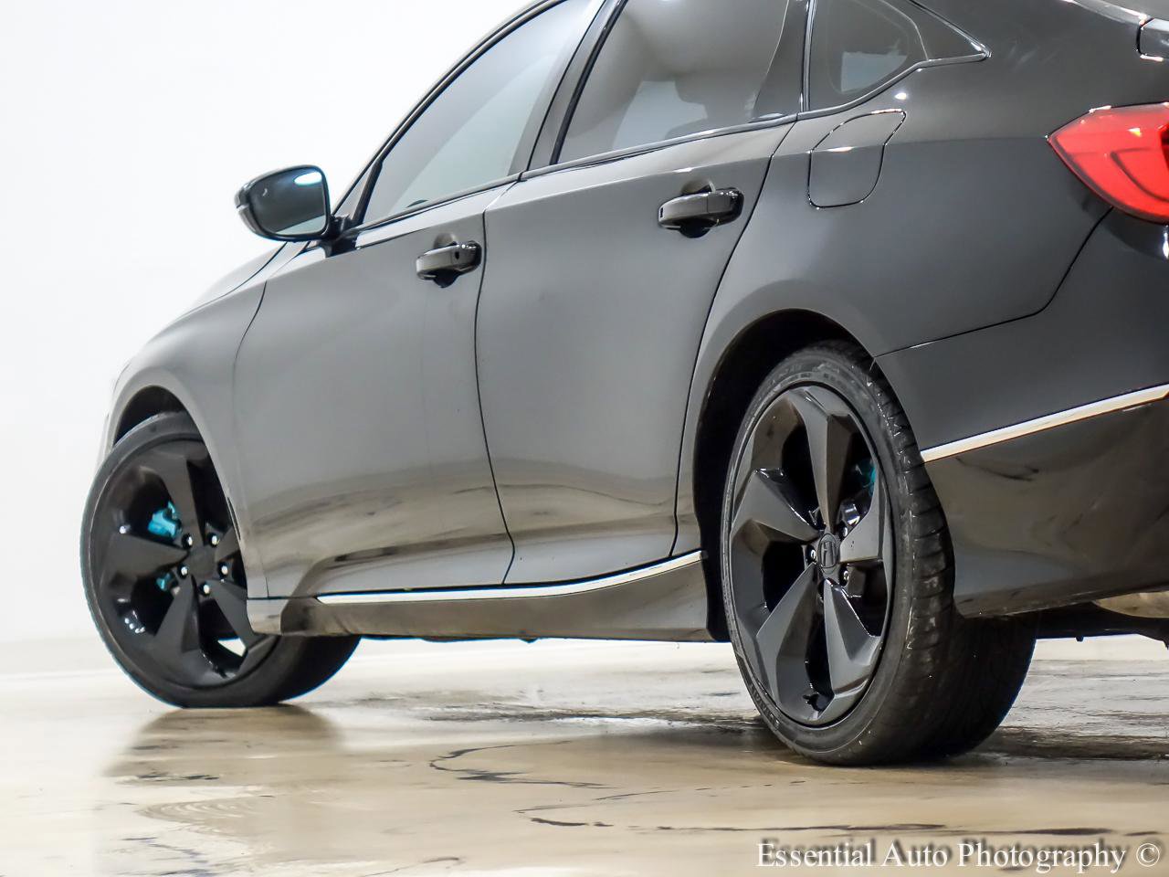 Used 2020 Honda Accord Touring image 11