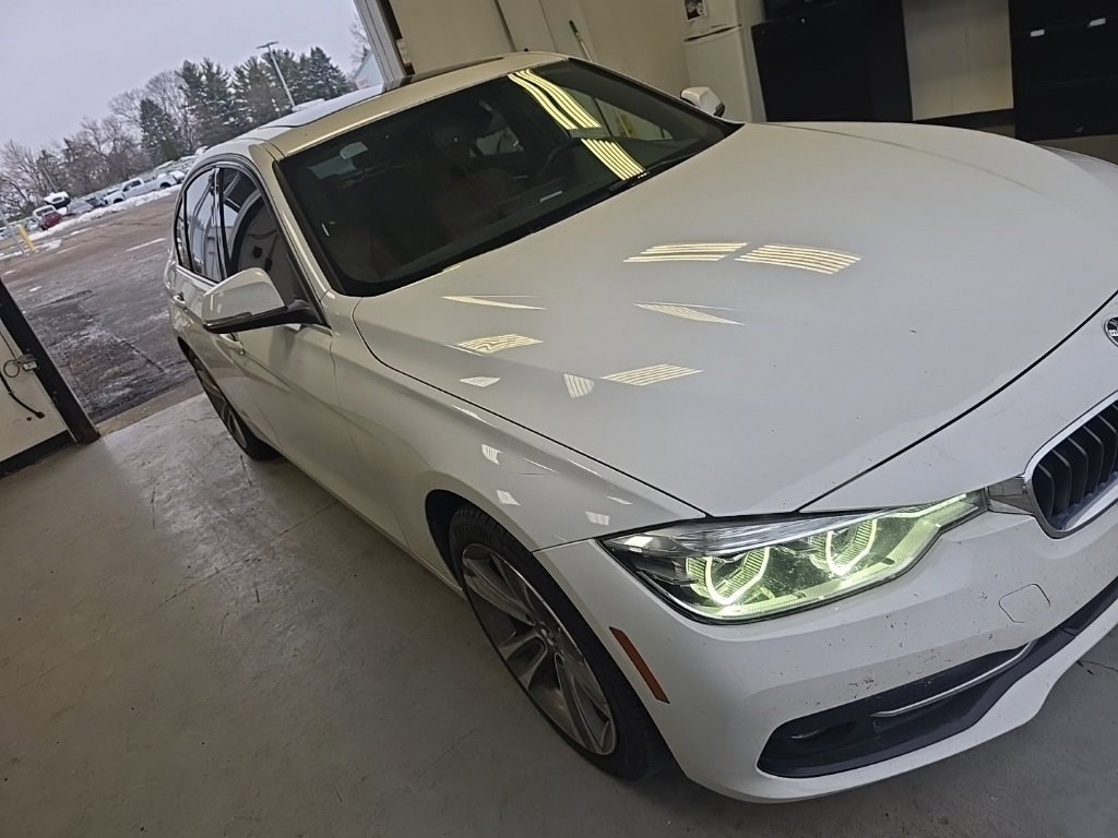 Used 2018 BMW 330i Sedan image 1