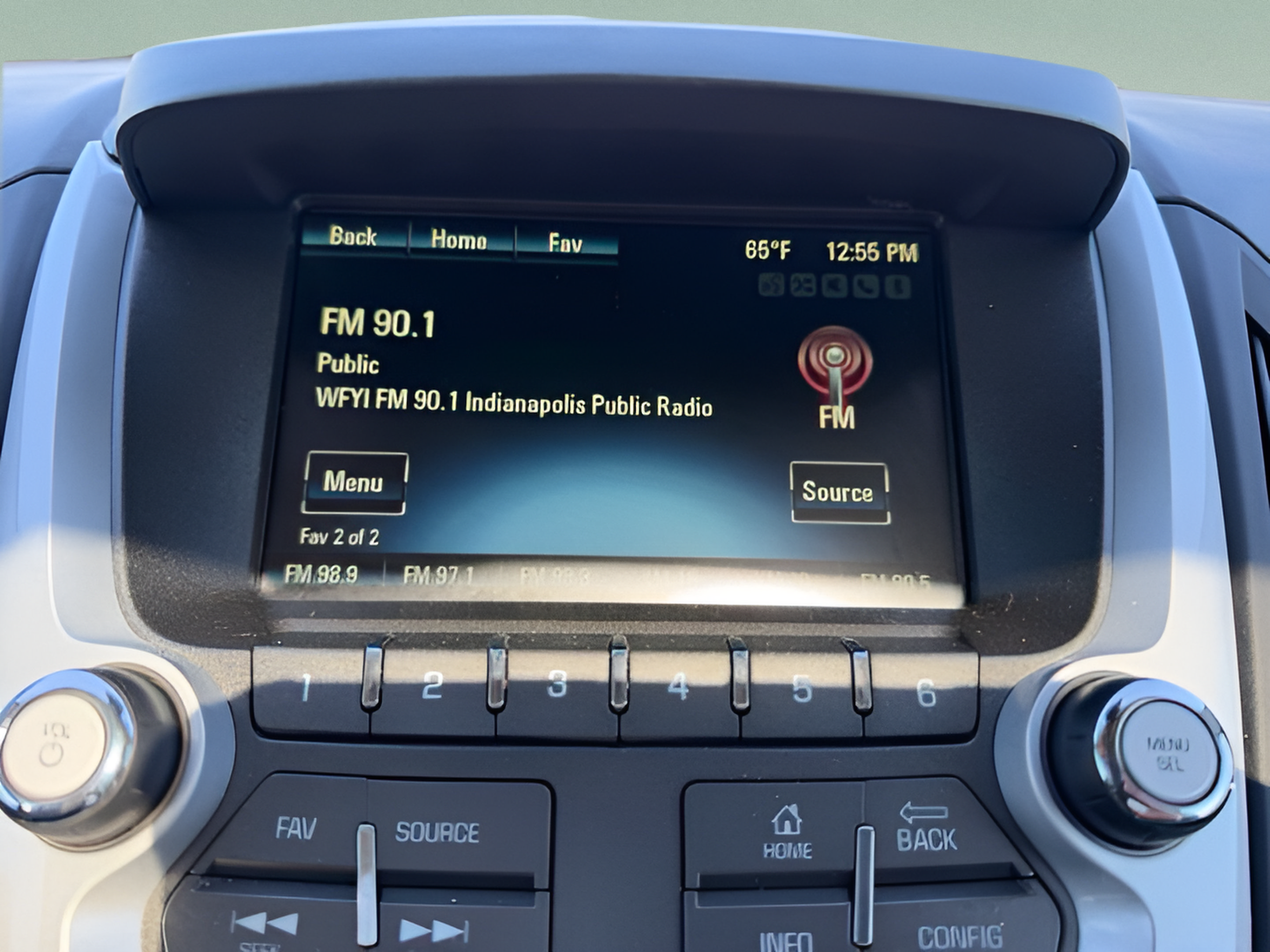 Used 2015 Chevrolet Equinox LT w/ Chrome Appearance Package AWD/4WD image 17