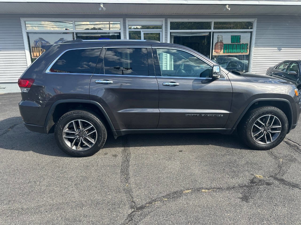 Used 2020 Jeep Grand Cherokee Limited w/ Luxury Group II AWD/4WD image 9