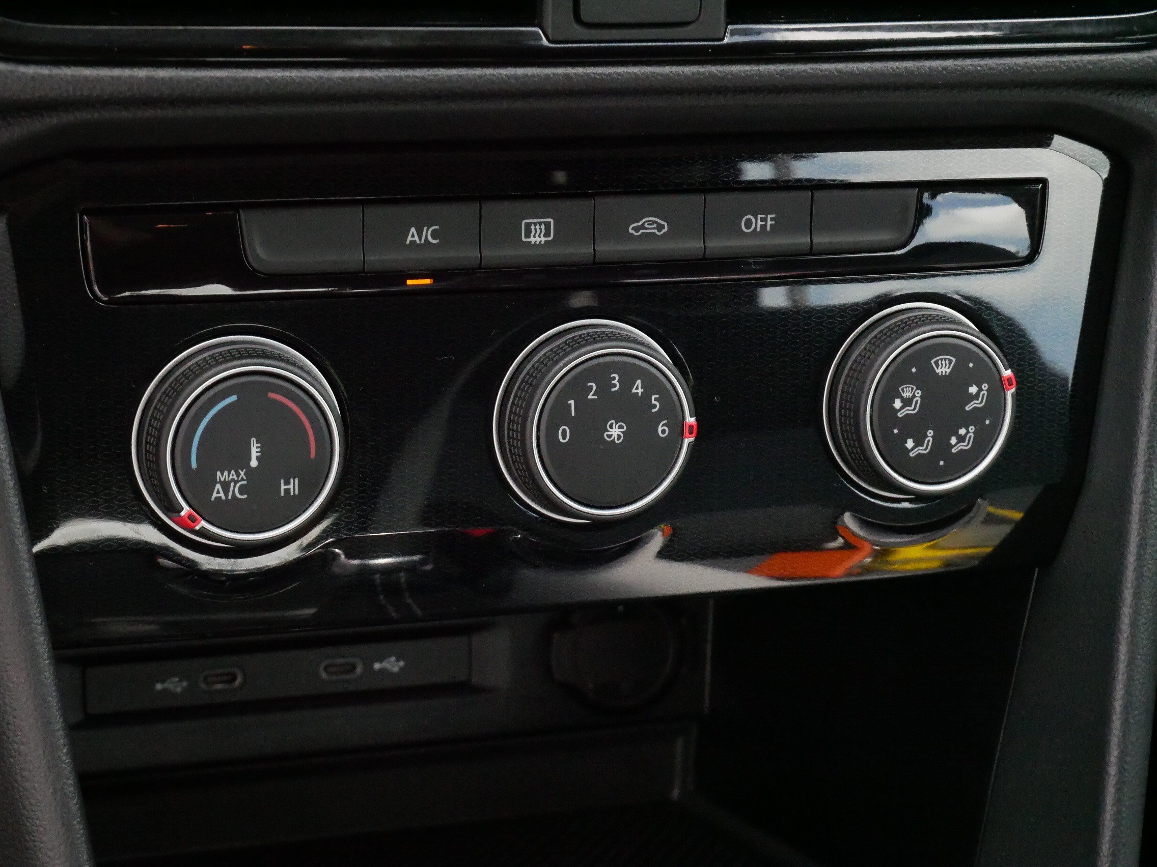 Certified 2025 Volkswagen Taos S FWD image 24