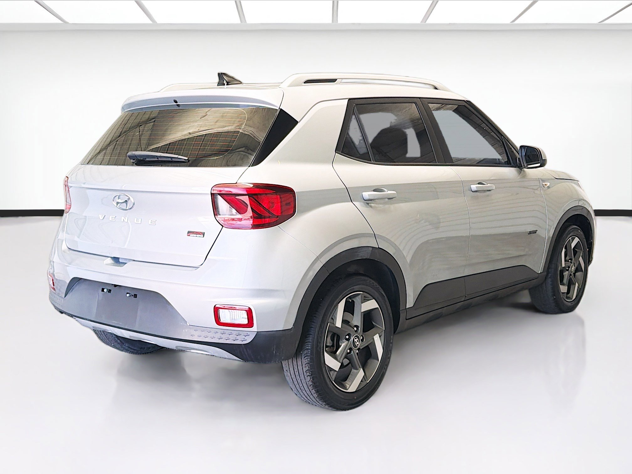 Used 2021 Hyundai Venue SEL FWD image 4