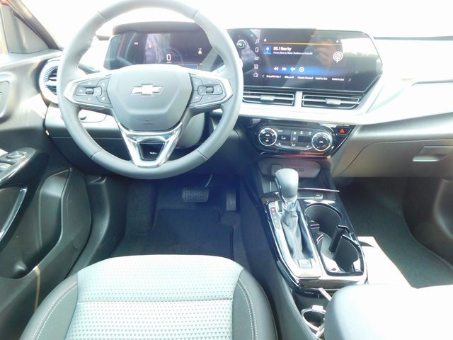 New 2025 Chevrolet Trax LT w/ Driver Confidence Package image 15