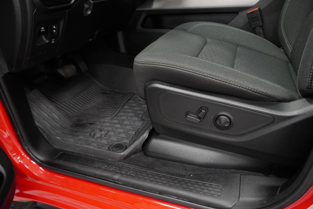Used 2025 RAM 1500 Big Horn AWD/4WD image 40