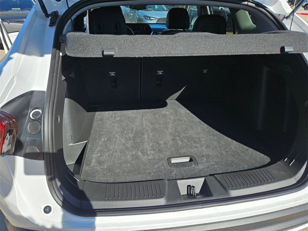 Used 2025 Chevrolet Trax LT w/ LT Convenience Package image 24