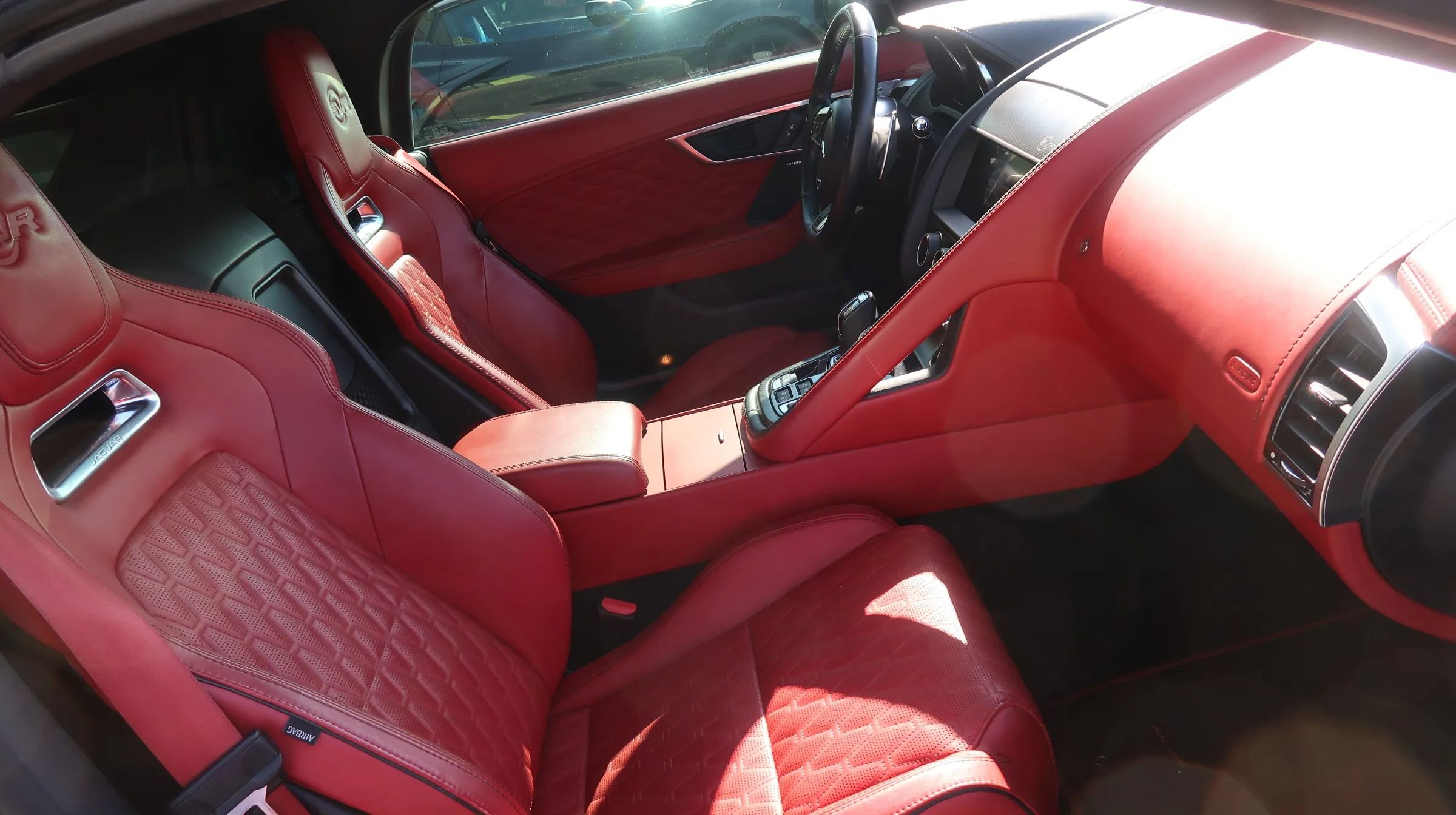 Used 2020 Jaguar F-TYPE SVR image 20