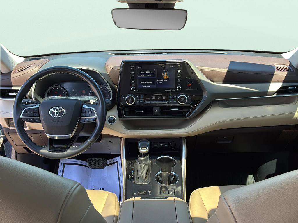 Used 2021 Toyota Highlander XLE FWD image 27