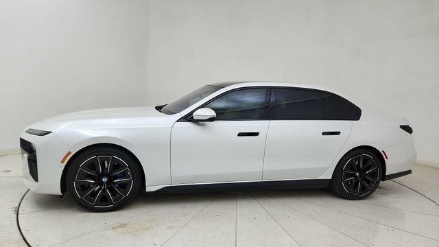 Used 2023 BMW i7 xDrive60 w/ Executive Package 2 image 3
