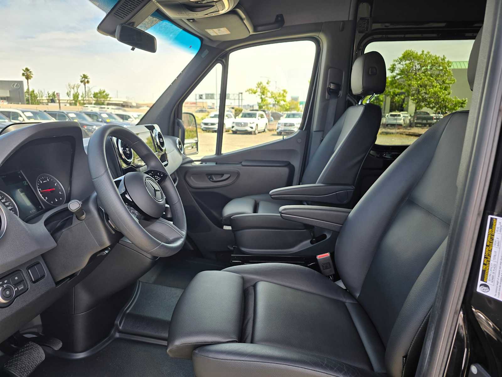 Used 2025 Mercedes-Benz Sprinter 2500 image 18