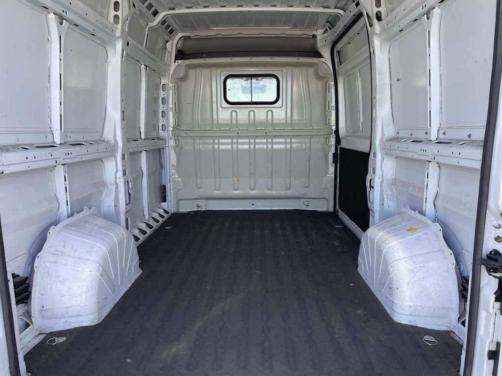 Used 2025 RAM ProMaster 2500 w/ Convenience Group FWD image 18