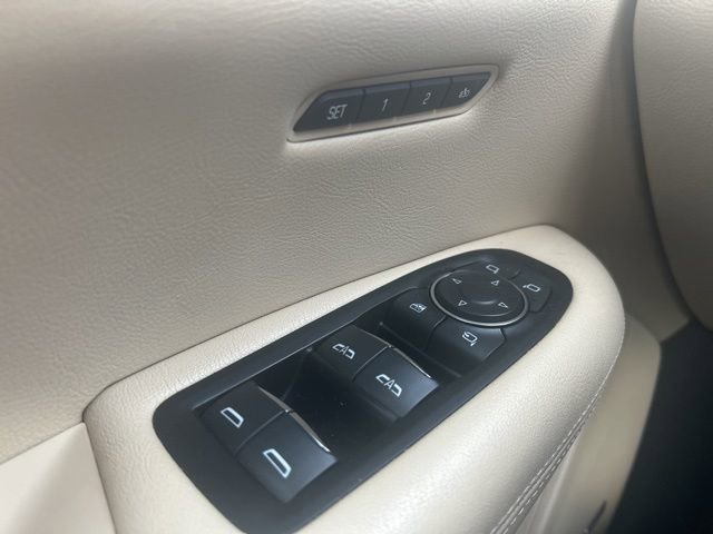 Used 2017 Cadillac XT5 Luxury w/ Driver Awareness Package image 19