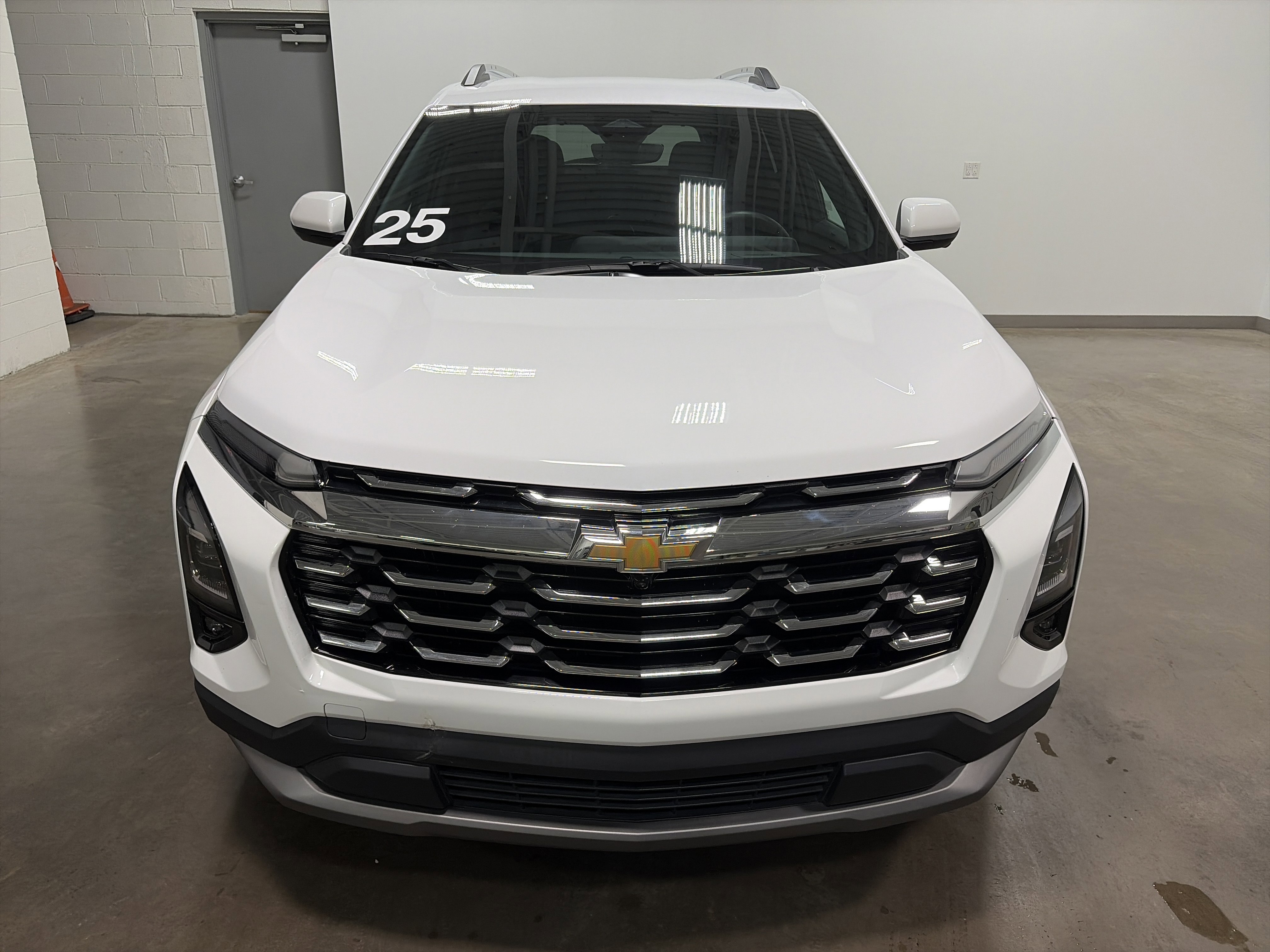 Used 2025 Chevrolet Equinox LT w/ Convenience Package II image 7