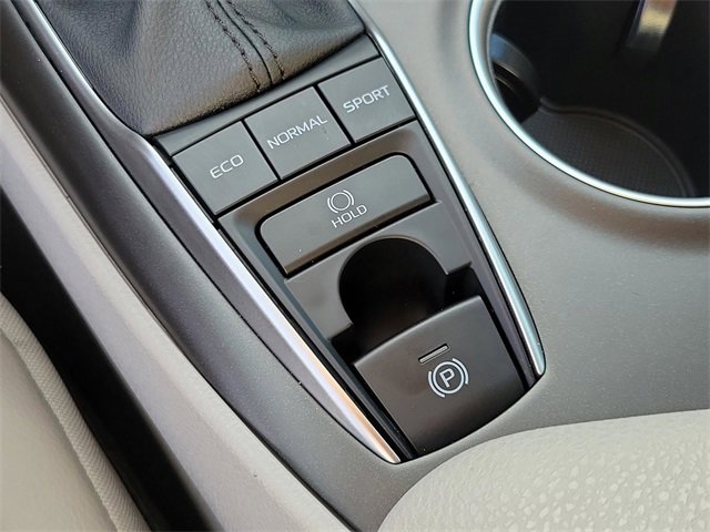 Used 2023 Toyota Camry XLE image 28