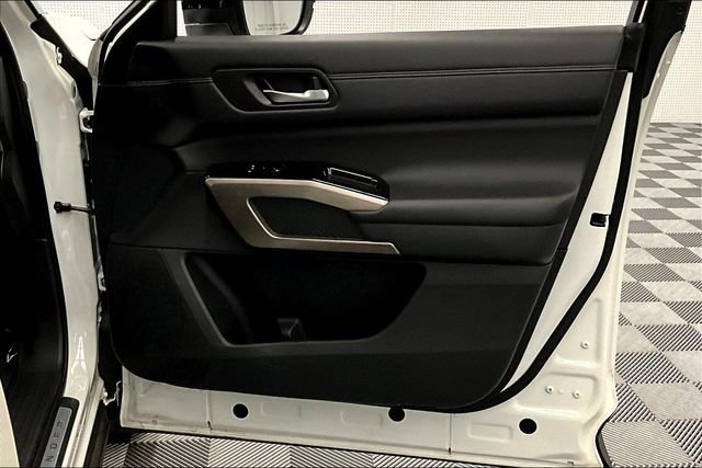 Used 2023 Nissan Pathfinder Platinum image 22