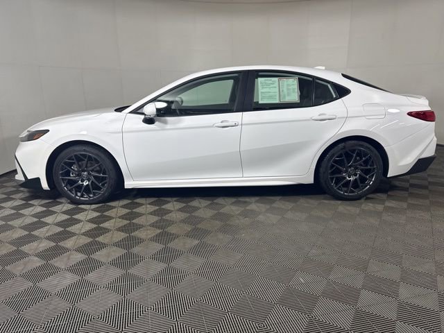 Used 2025 Toyota Camry SE image 7