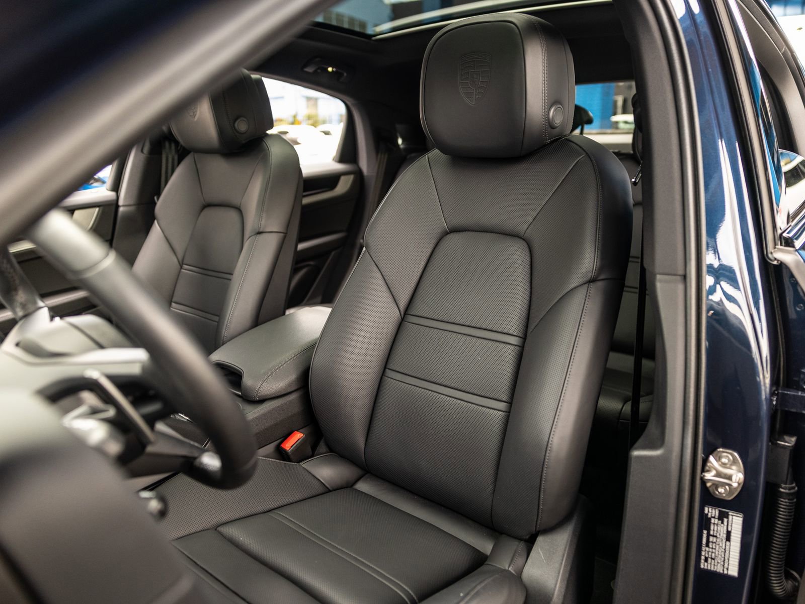 Certified 2025 Porsche Cayenne Coupe image 5